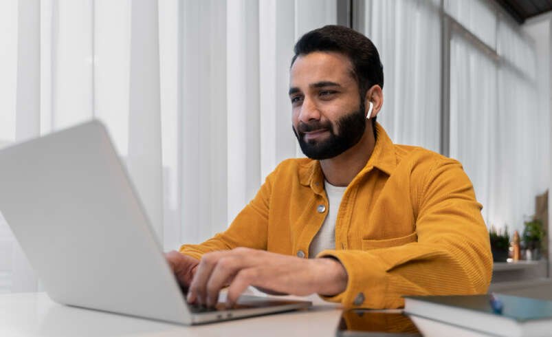 How Hybrid Learning is Transforming Oil and Gas Industry
