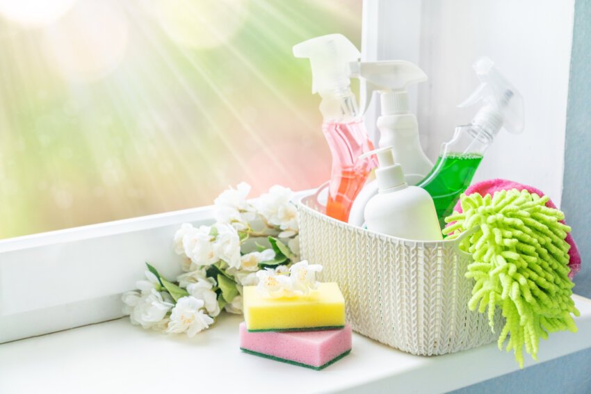 How Household Chemicals React: The Hidden Chemistry Behind Everyday Cleaning