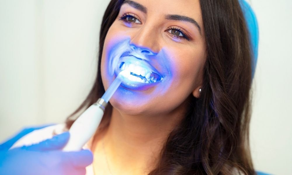The Pros & Cons of Different Types of Teeth Whitening Treatments