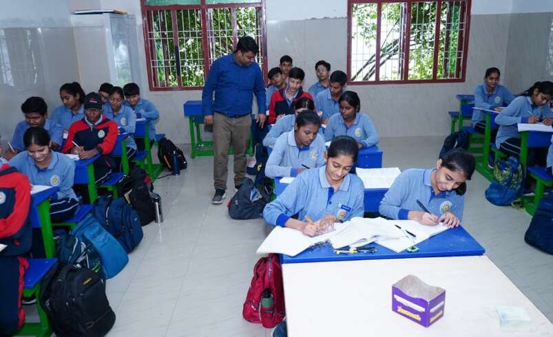 Can you recommend a CBSE school in Lucknow that maintains a balance between affordability and quality education?
