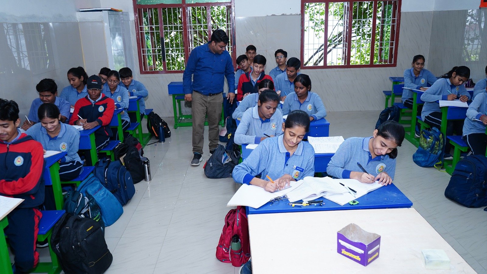 Can you recommend a CBSE school in Lucknow that maintains a balance between affordability and quality education?